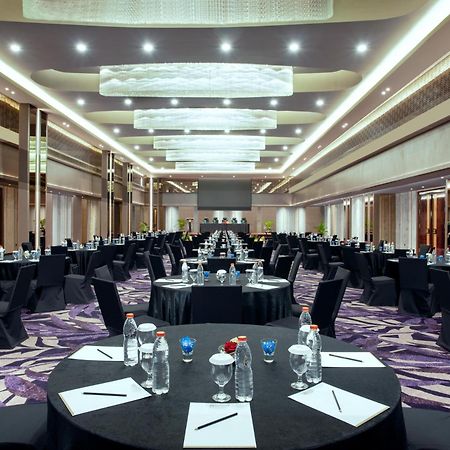 Platinum Hotel Tunjungan Surabaya Exterior foto