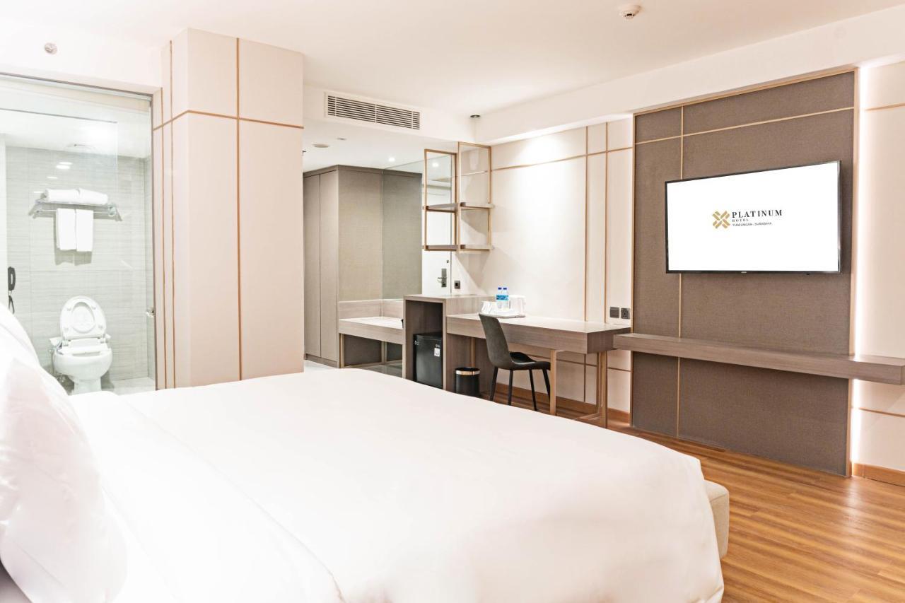 Platinum Hotel Tunjungan Surabaya Exterior foto