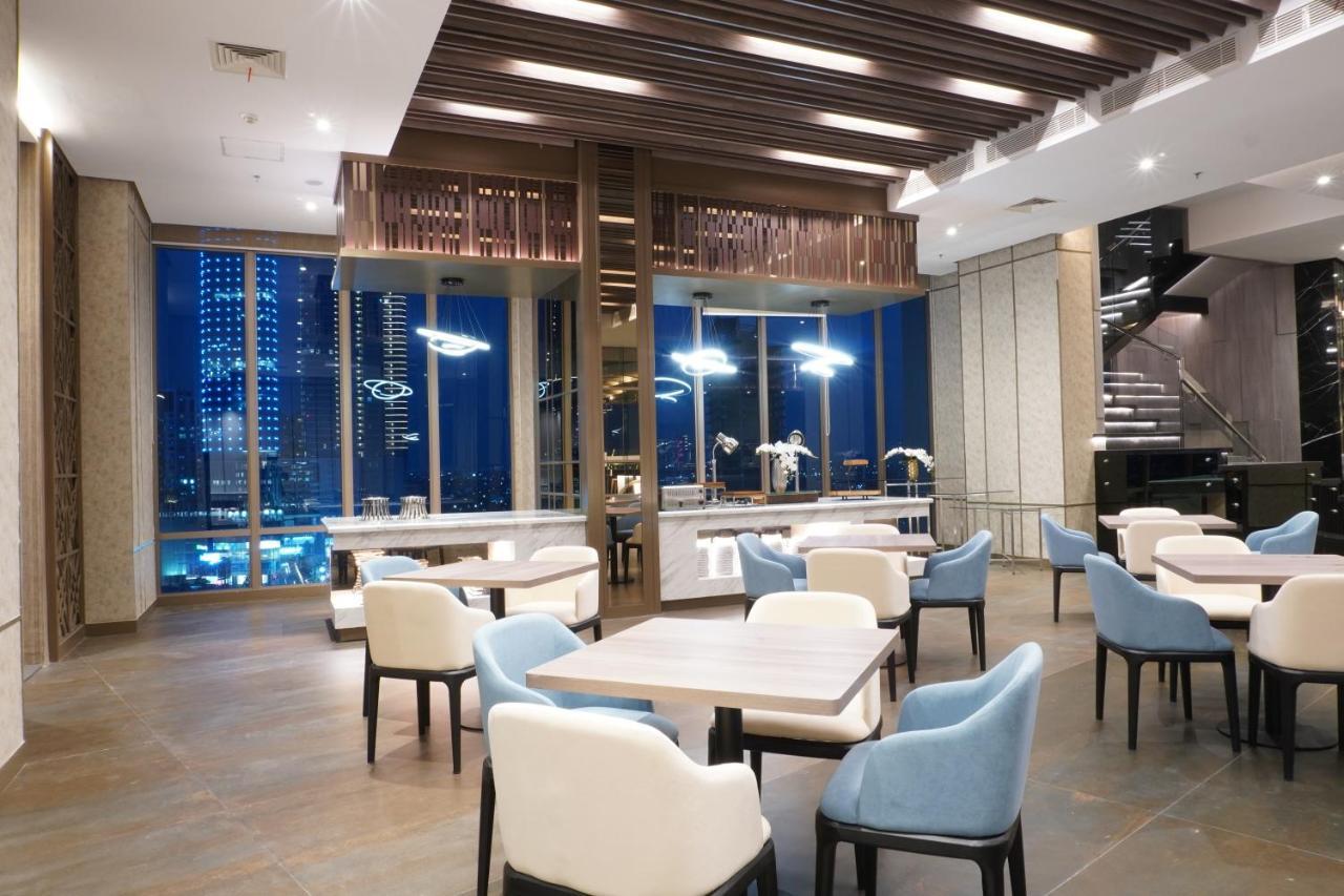 Platinum Hotel Tunjungan Surabaya Exterior foto
