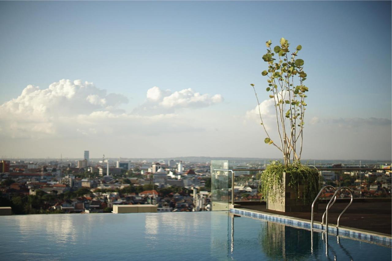Platinum Hotel Tunjungan Surabaya Exterior foto