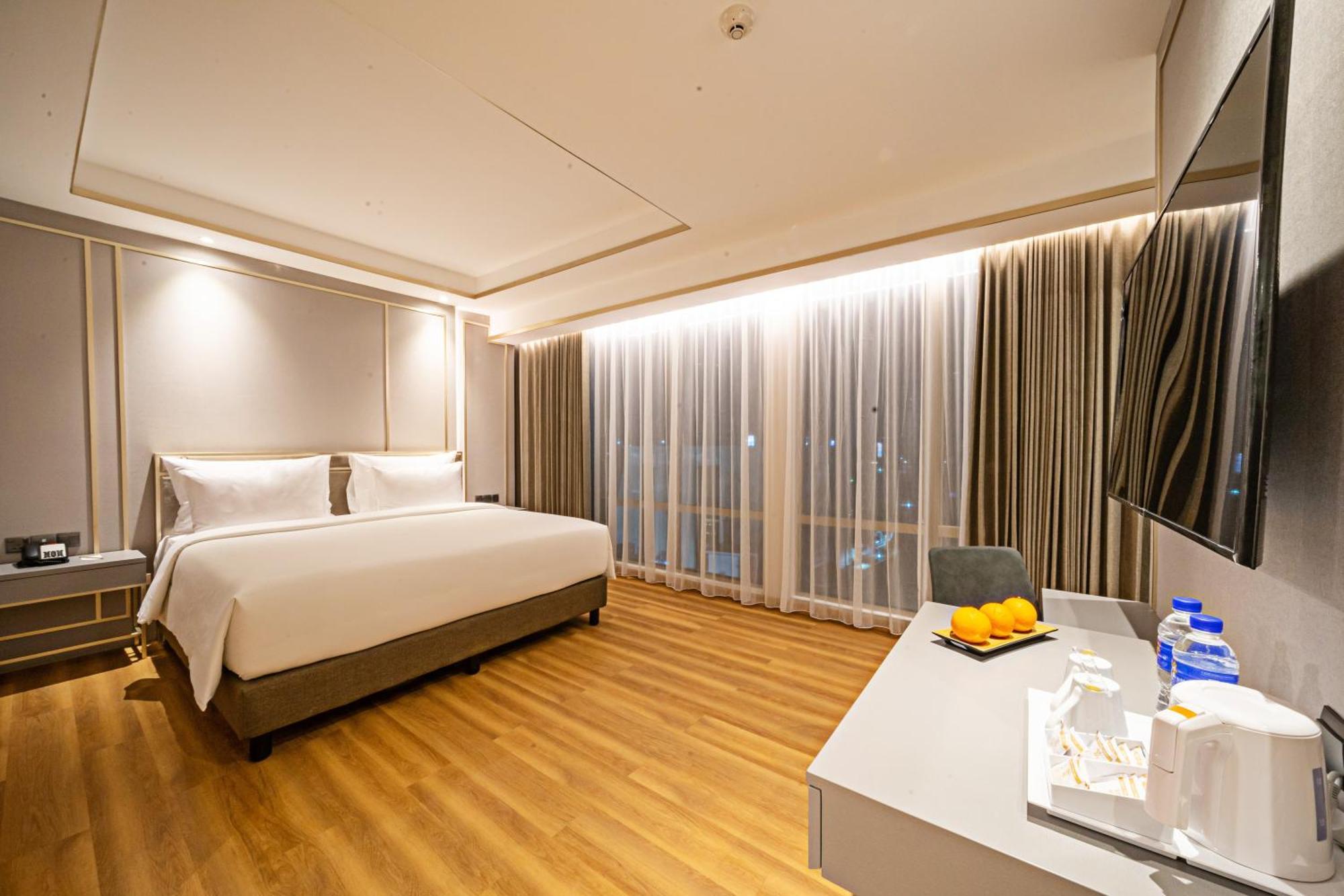 Platinum Hotel Tunjungan Surabaya Exterior foto