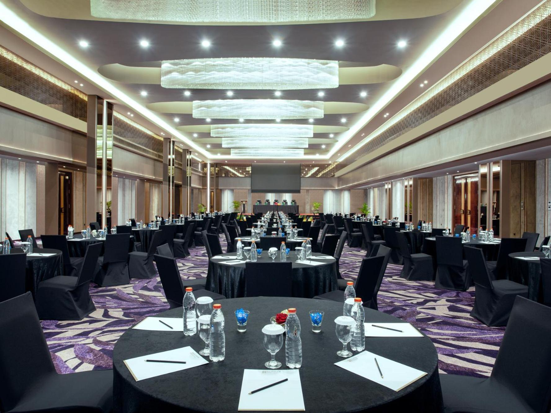 Platinum Hotel Tunjungan Surabaya Exterior foto
