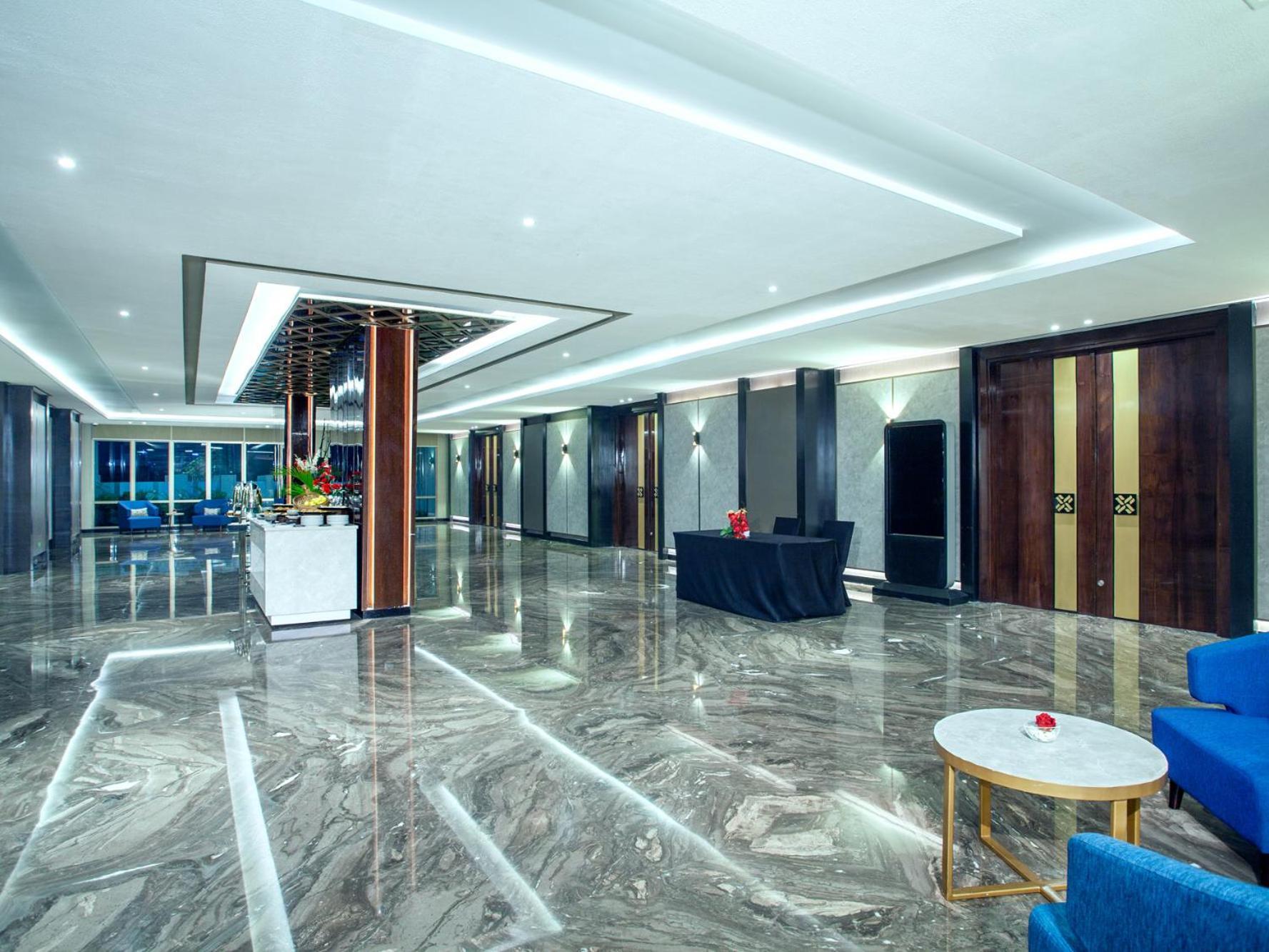 Platinum Hotel Tunjungan Surabaya Exterior foto