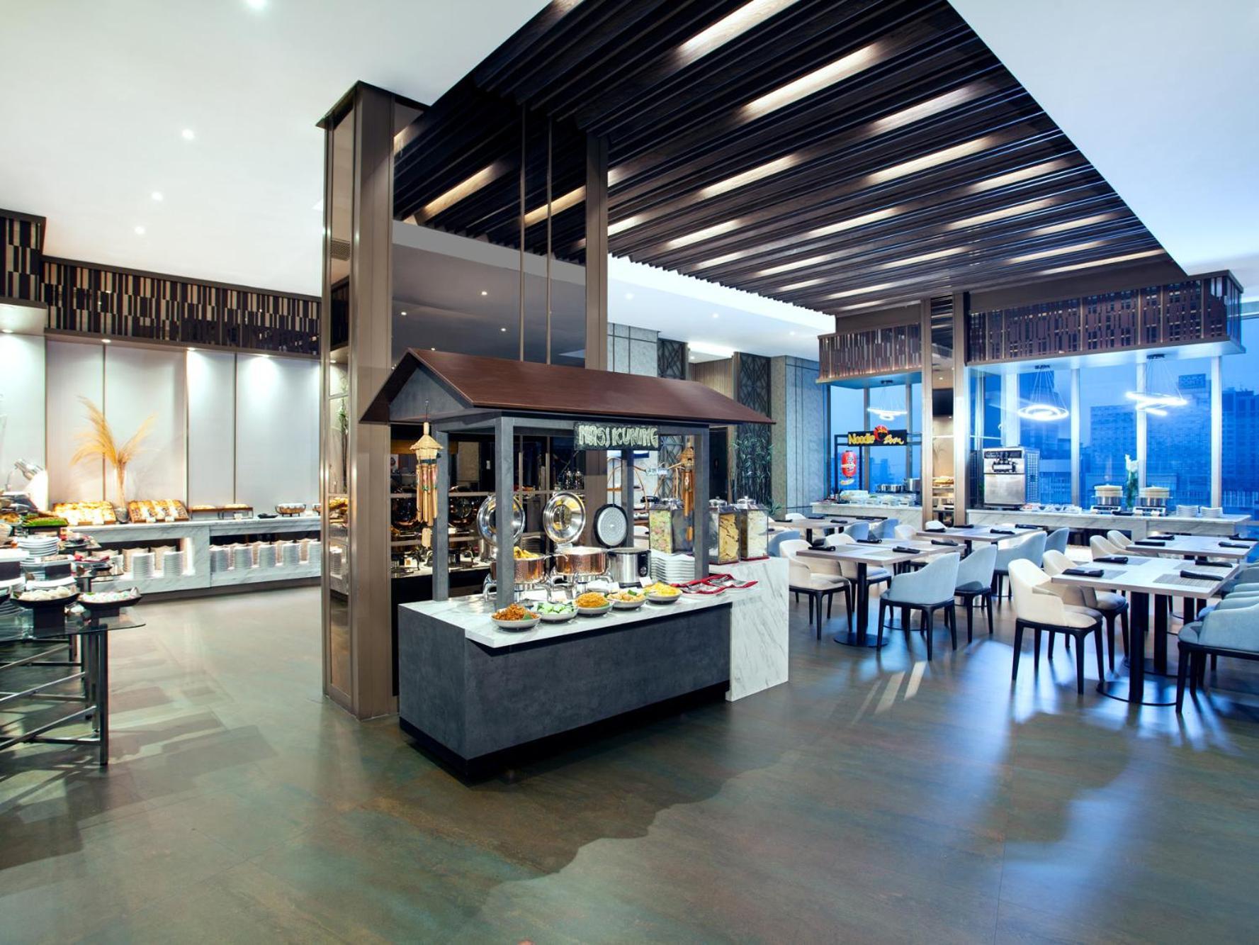Platinum Hotel Tunjungan Surabaya Exterior foto