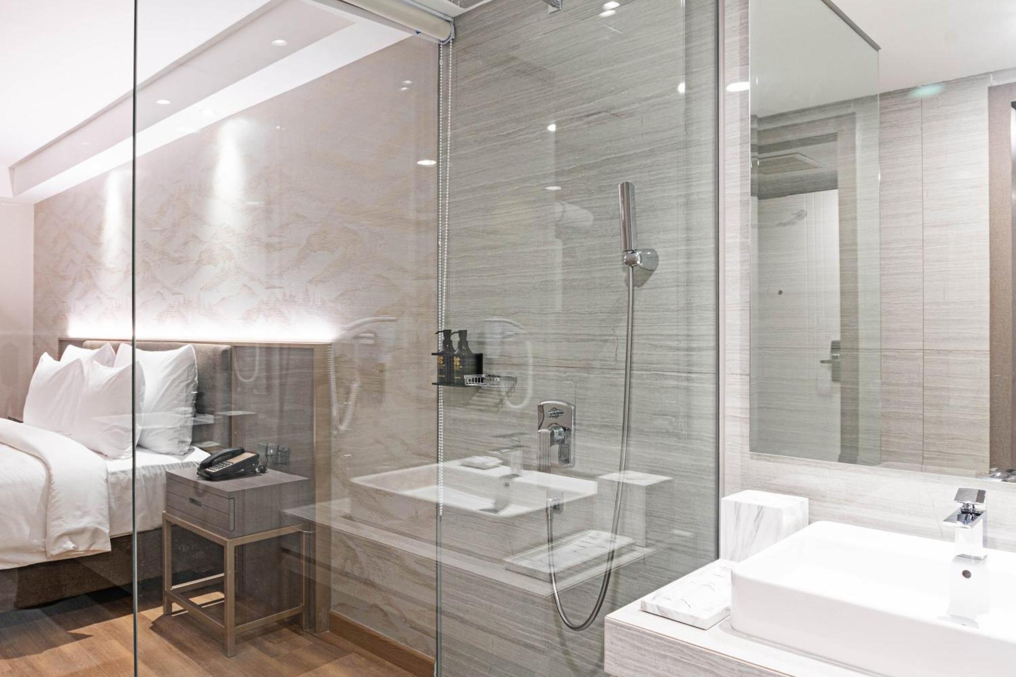 Platinum Hotel Tunjungan Surabaya Zimmer foto
