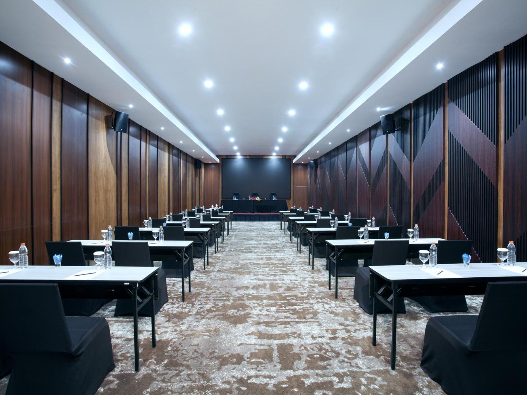 Platinum Hotel Tunjungan Surabaya Exterior foto